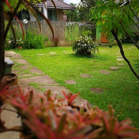 Baan Bua Guest House Чианграй Экстерьер фото