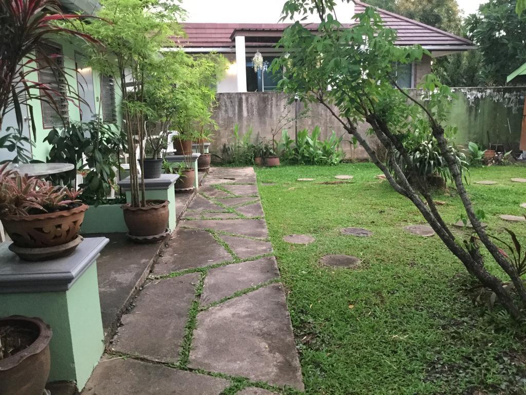 Baan Bua Guest House Чианграй Экстерьер фото