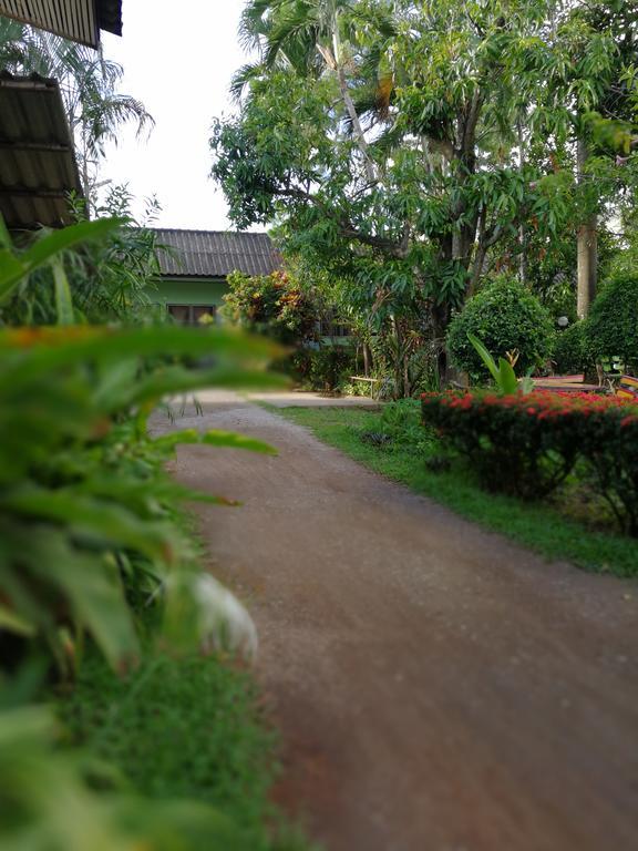 Baan Bua Guest House Чианграй Экстерьер фото