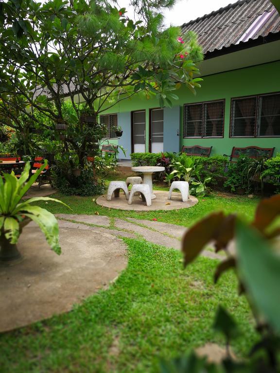 Baan Bua Guest House Чианграй Экстерьер фото