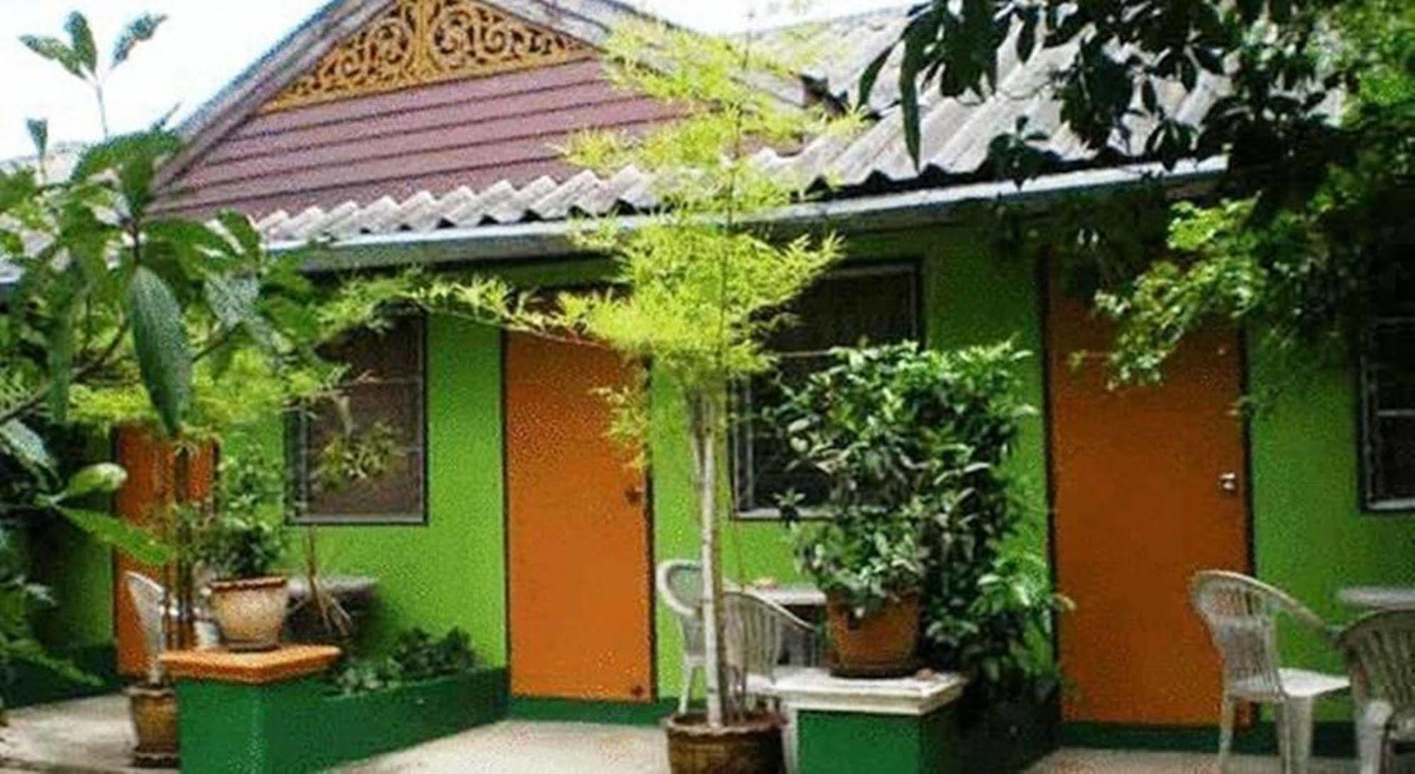 Baan Bua Guest House Чианграй Экстерьер фото