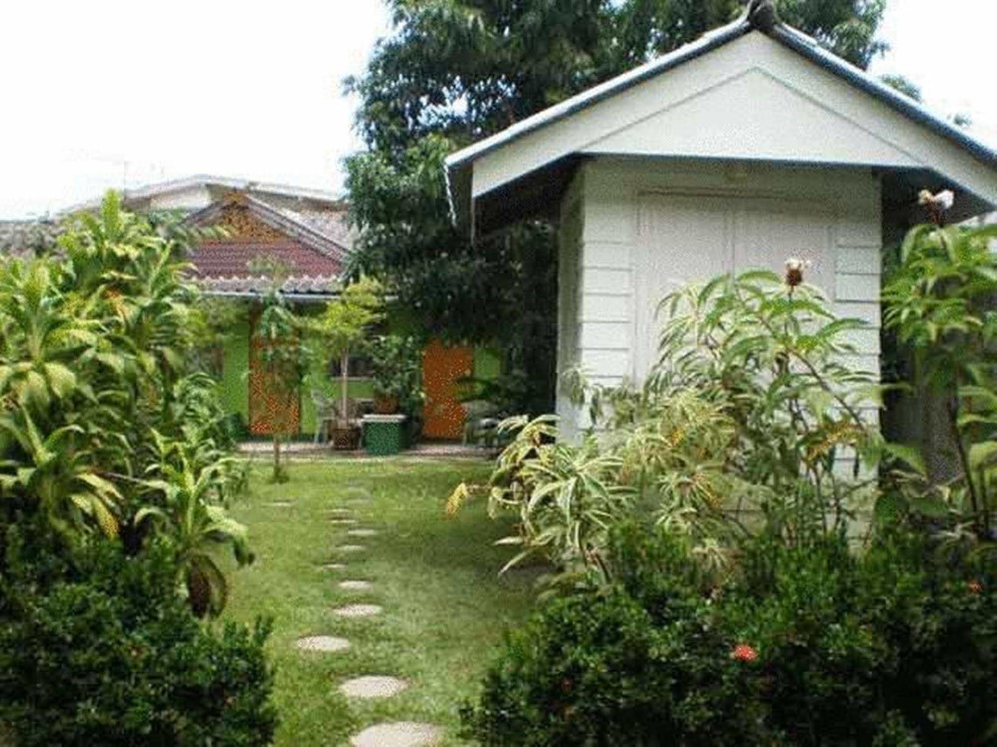 Baan Bua Guest House Чианграй Экстерьер фото