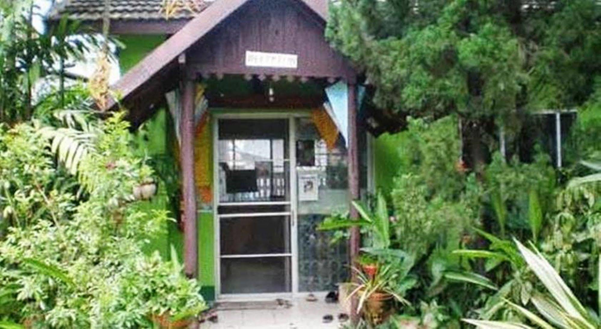 Baan Bua Guest House Чианграй Экстерьер фото