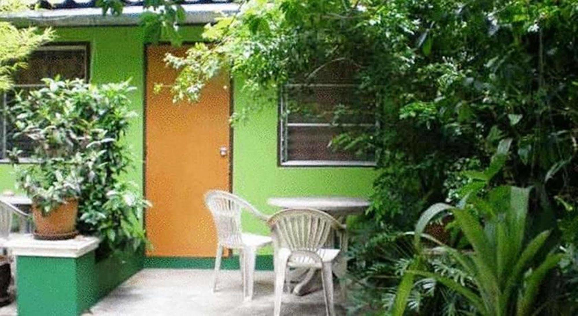 Baan Bua Guest House Чианграй Экстерьер фото