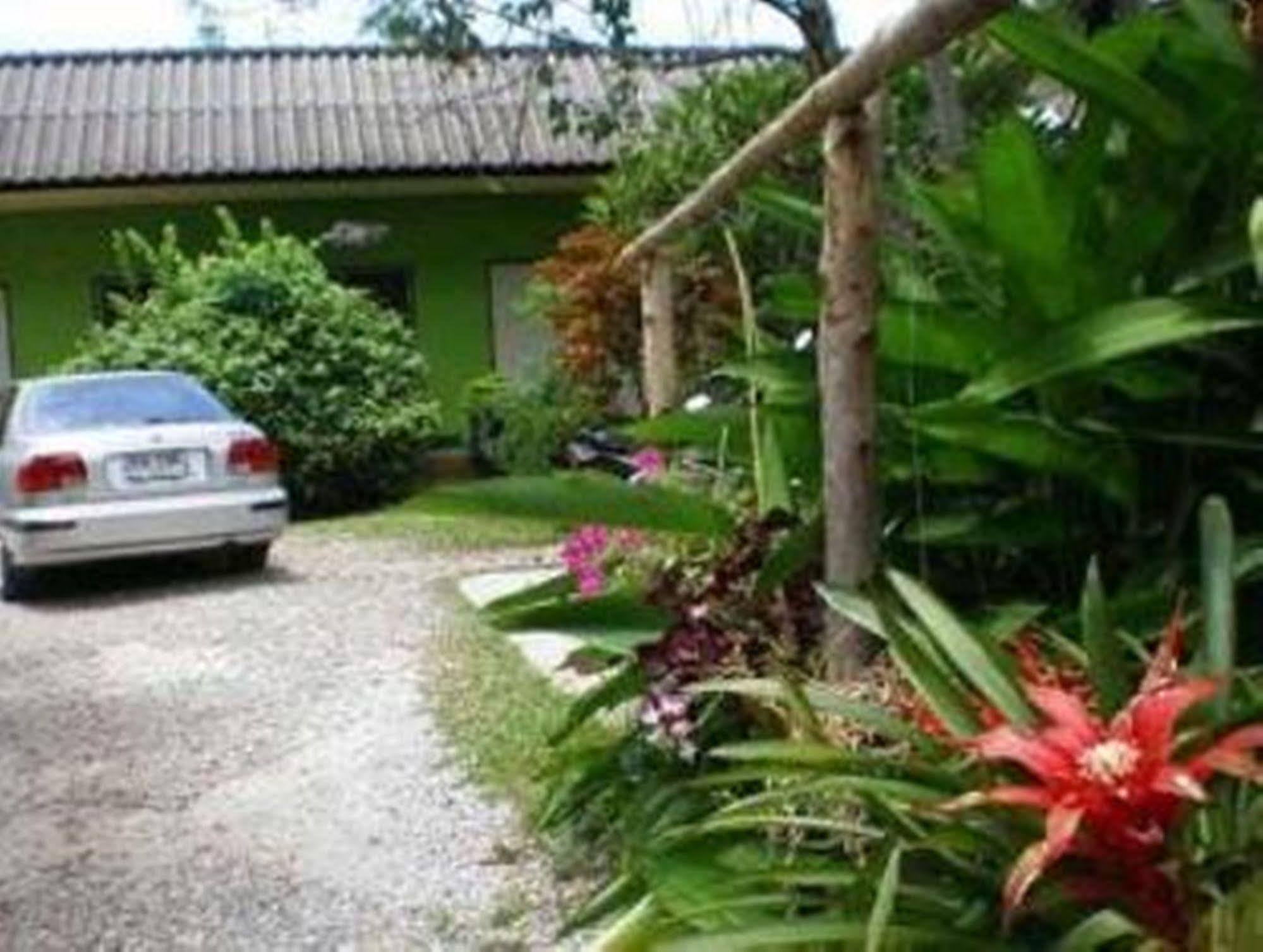 Baan Bua Guest House Чианграй Экстерьер фото