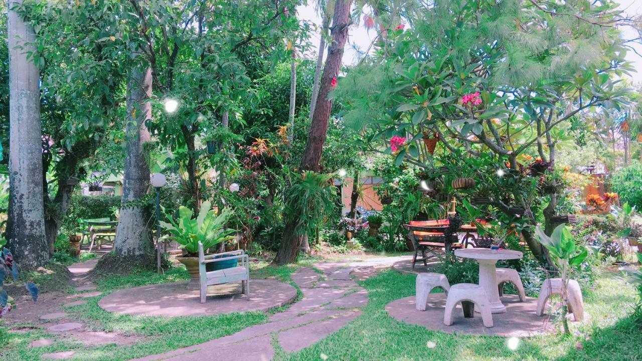 Baan Bua Guest House Чианграй Экстерьер фото